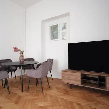 Helen Homestay Prague Palmovka Exterior photo
