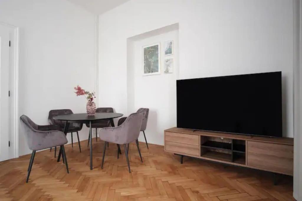 Helen Homestay Prague Palmovka Exterior photo
